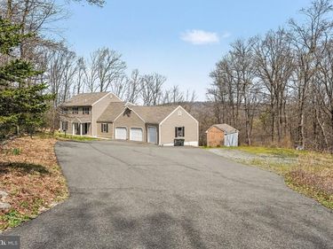 33 EDGEWOOD DRIVE, BOYERTOWN, PA 19512