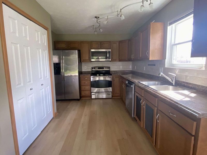 408 Deerwood Drive, Piqua, OH 45356 Photo 6