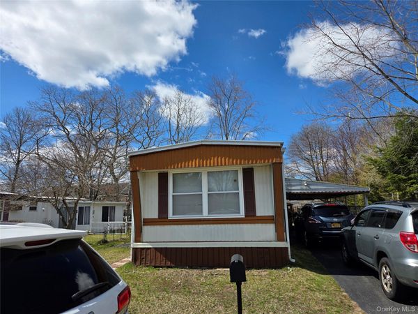 22 Buttercup Drive , Bohemia, NY 11716