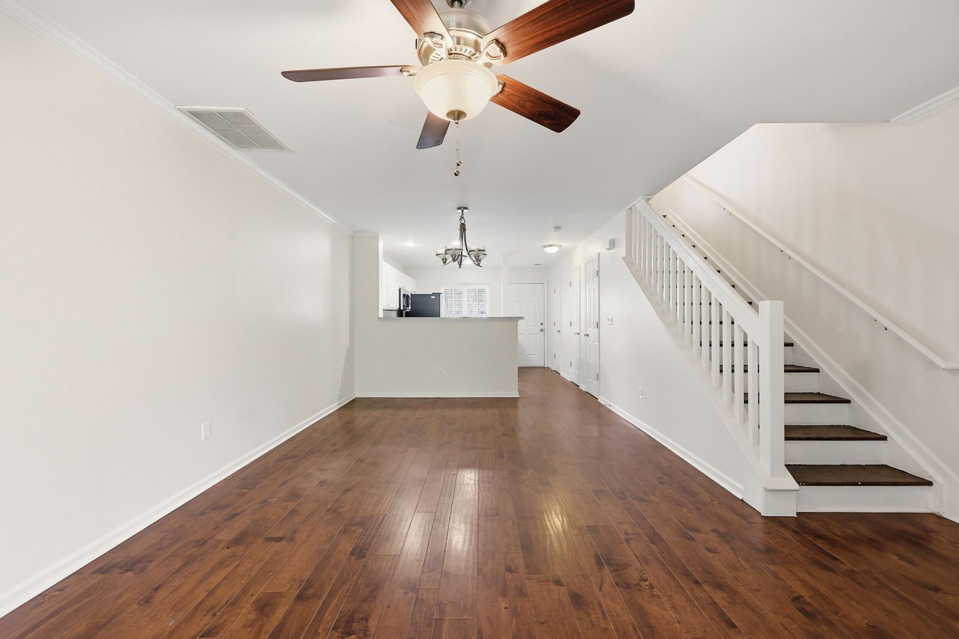 121 Hornby Circle Photo 10