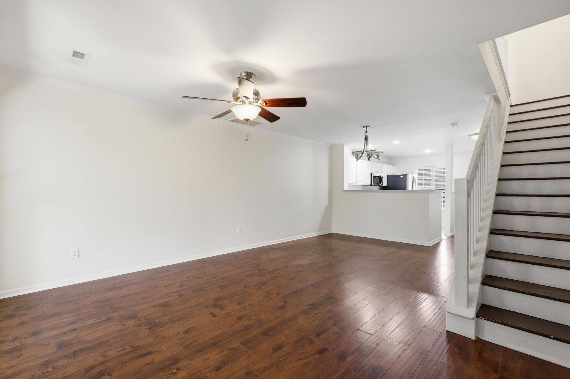 121 Hornby Circle Photo 11