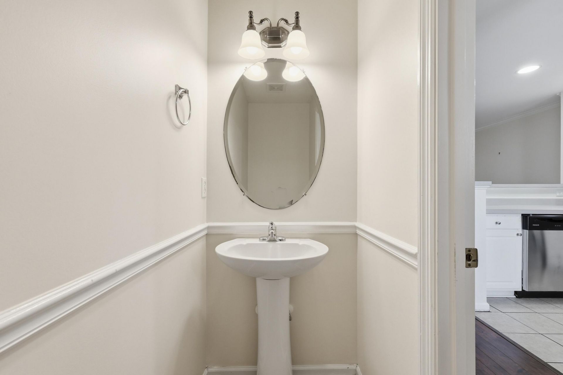 121 Hornby Circle Photo 12