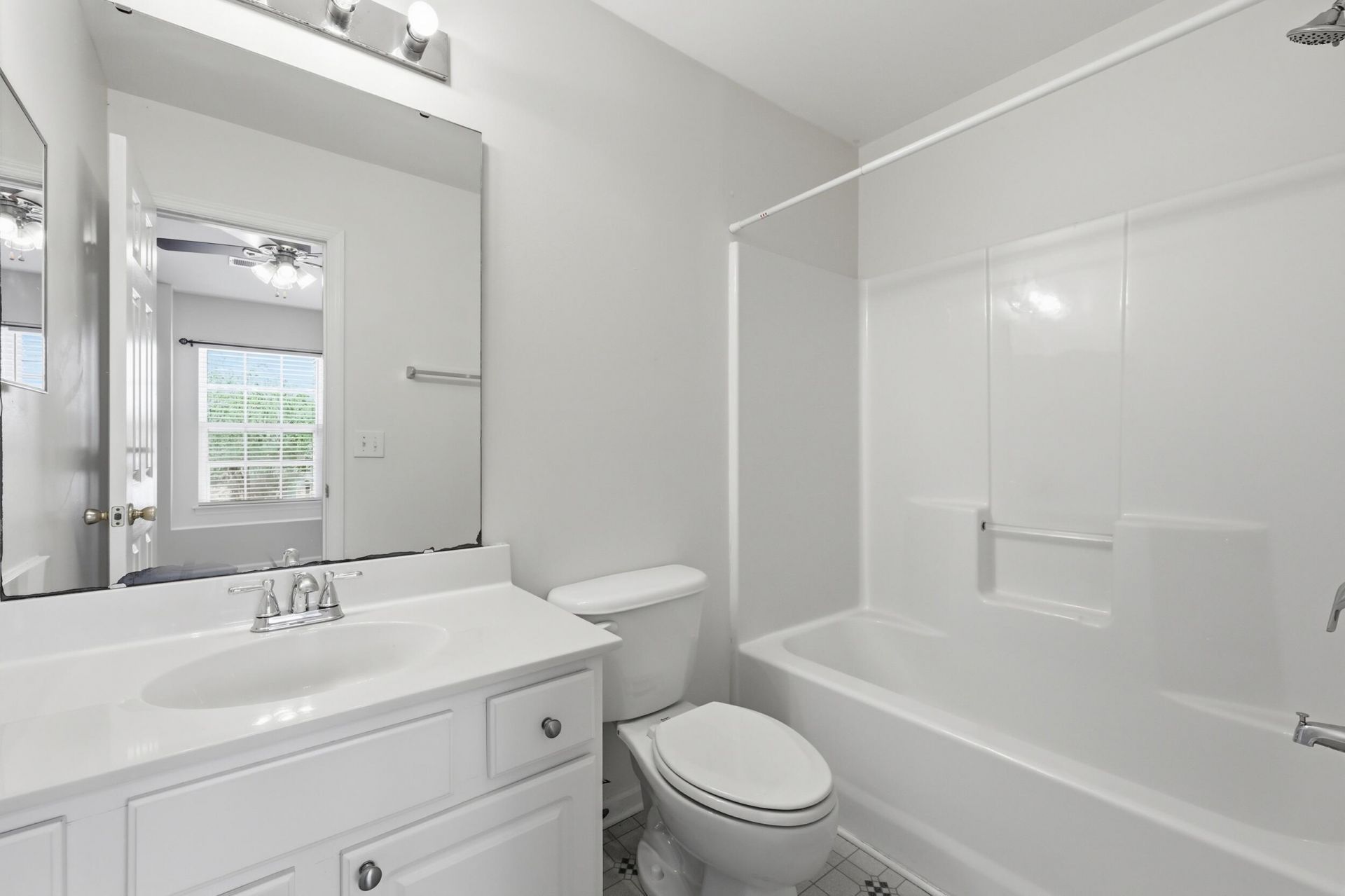 121 Hornby Circle Photo 16