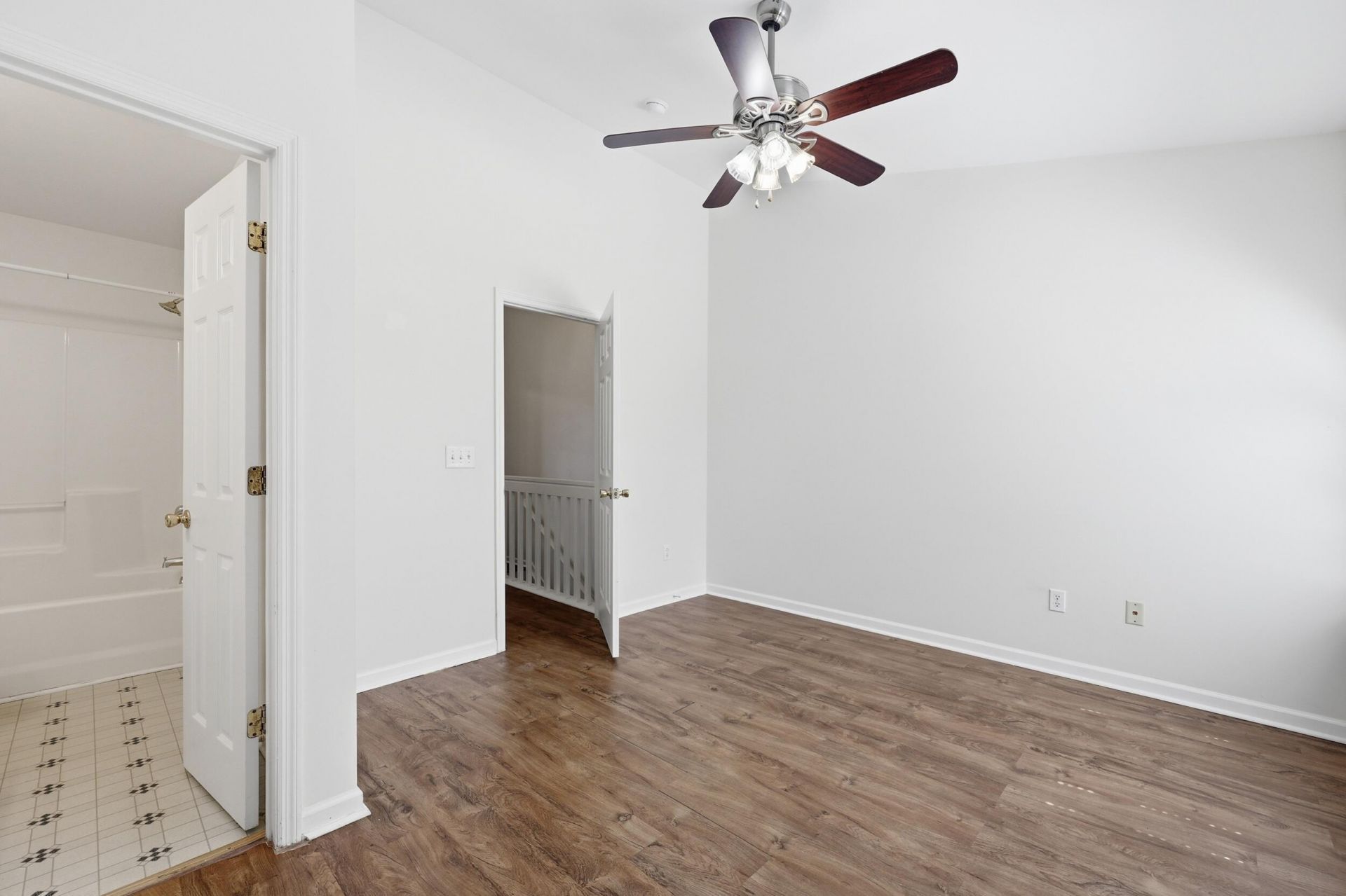 121 Hornby Circle Photo 18