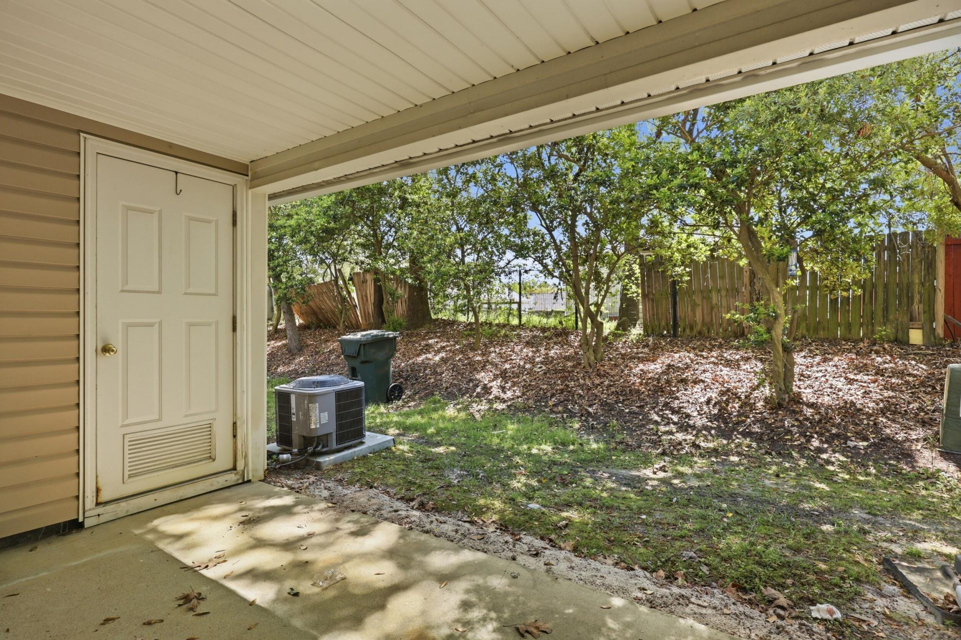 121 Hornby Circle Photo 21