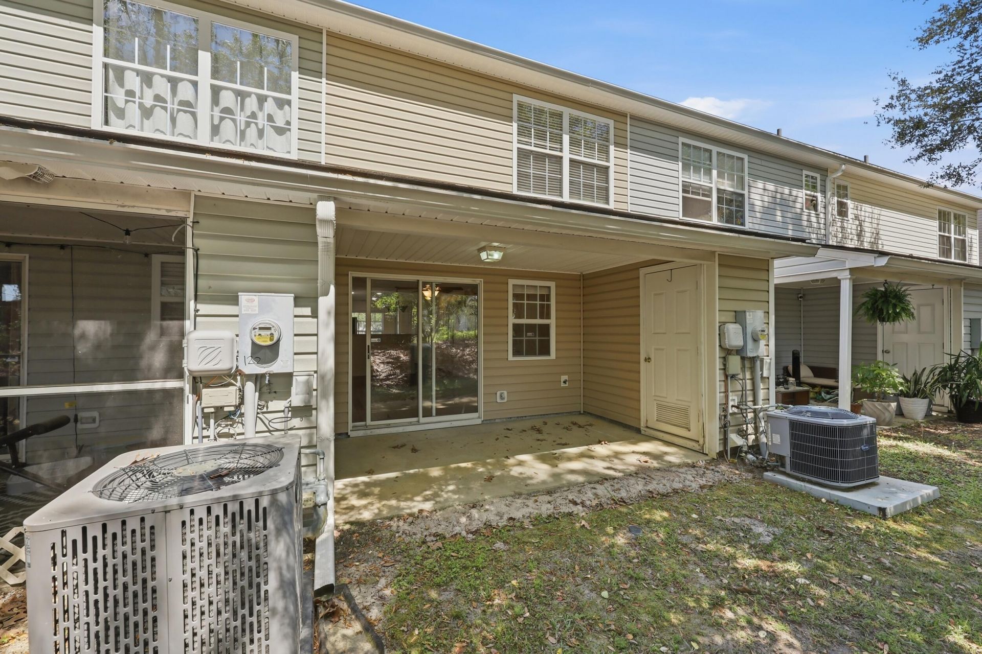 121 Hornby Circle Photo 22