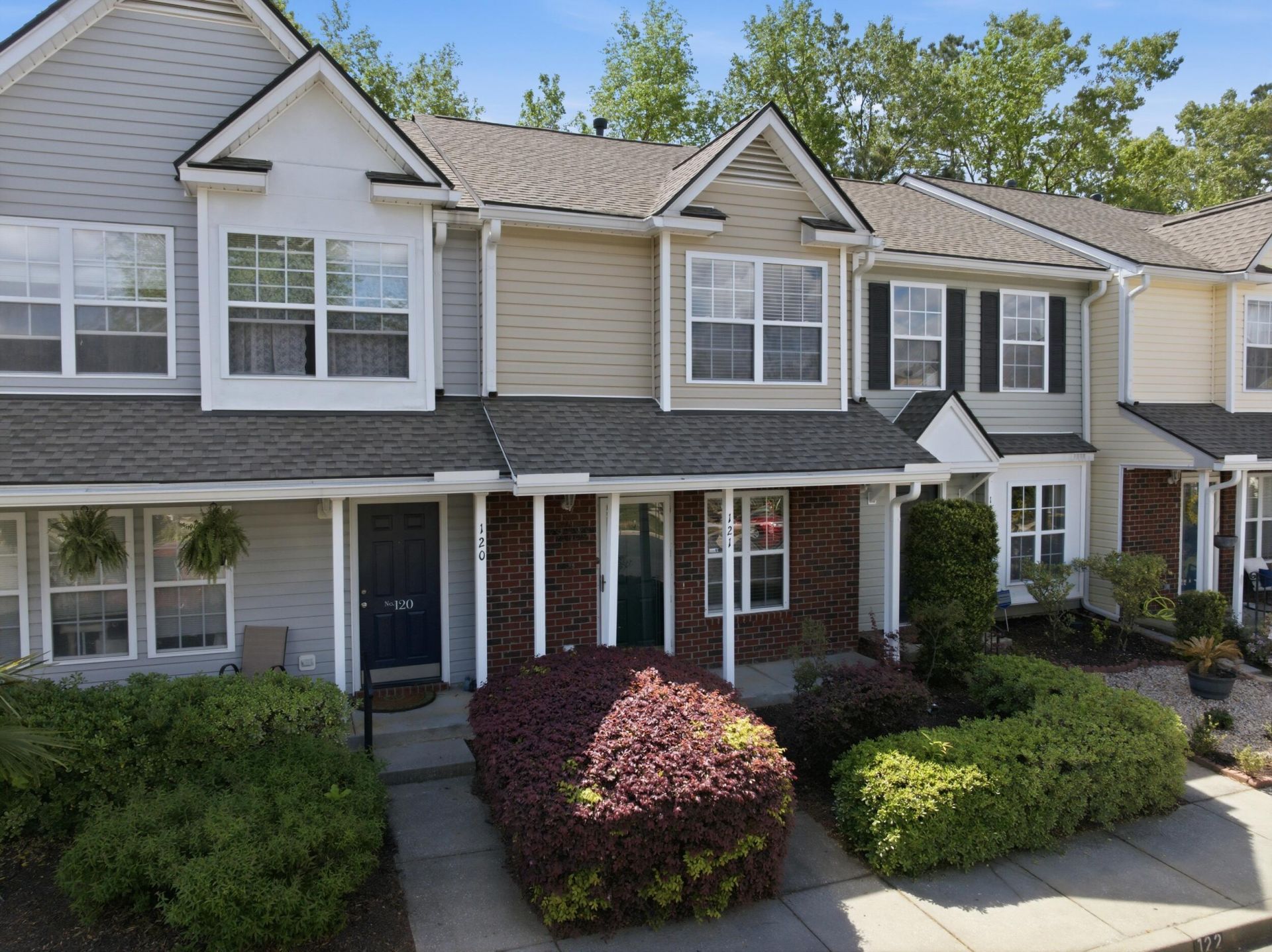 121 Hornby Circle Photo 25