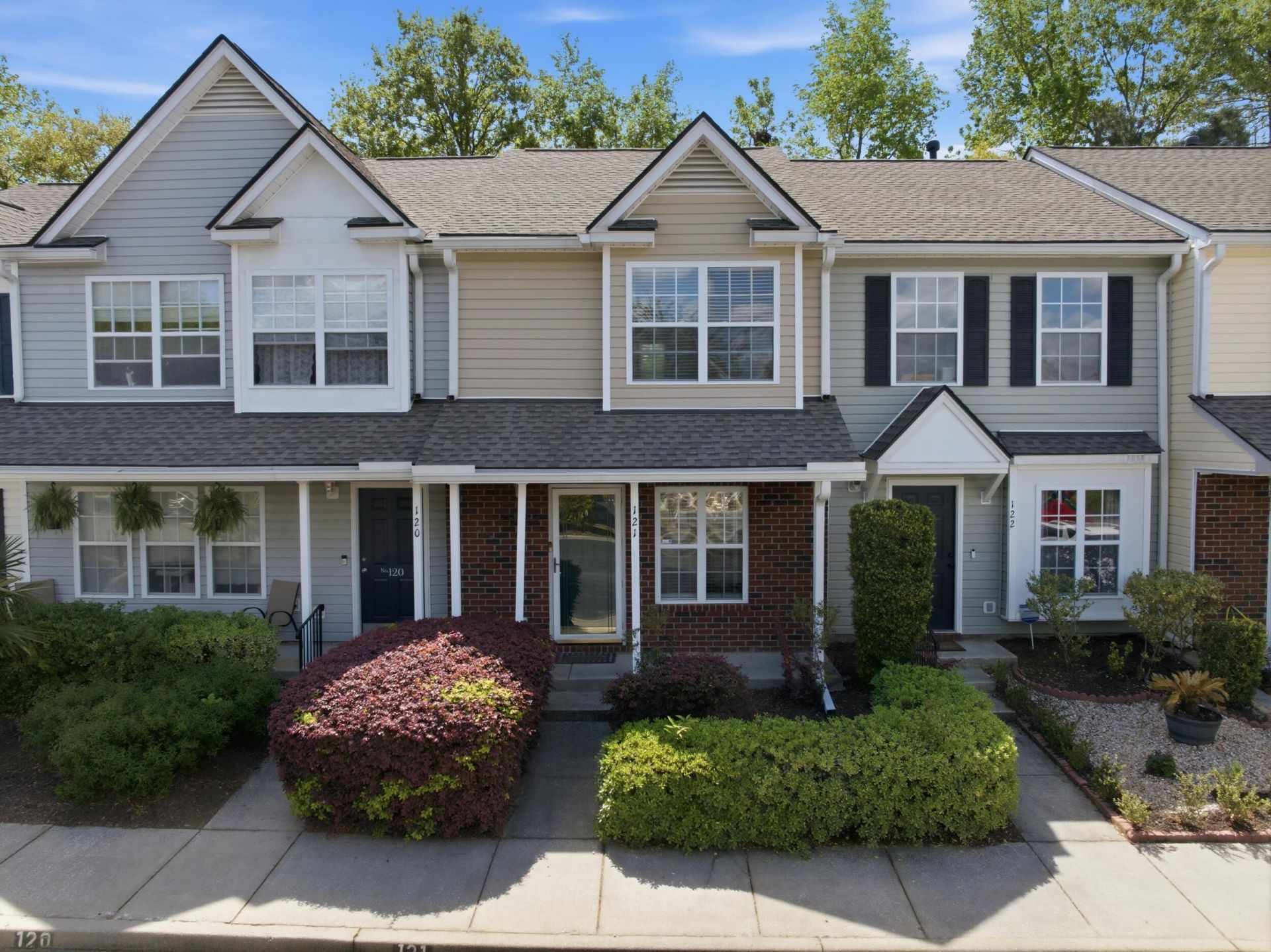 121 Hornby Circle Photo 26