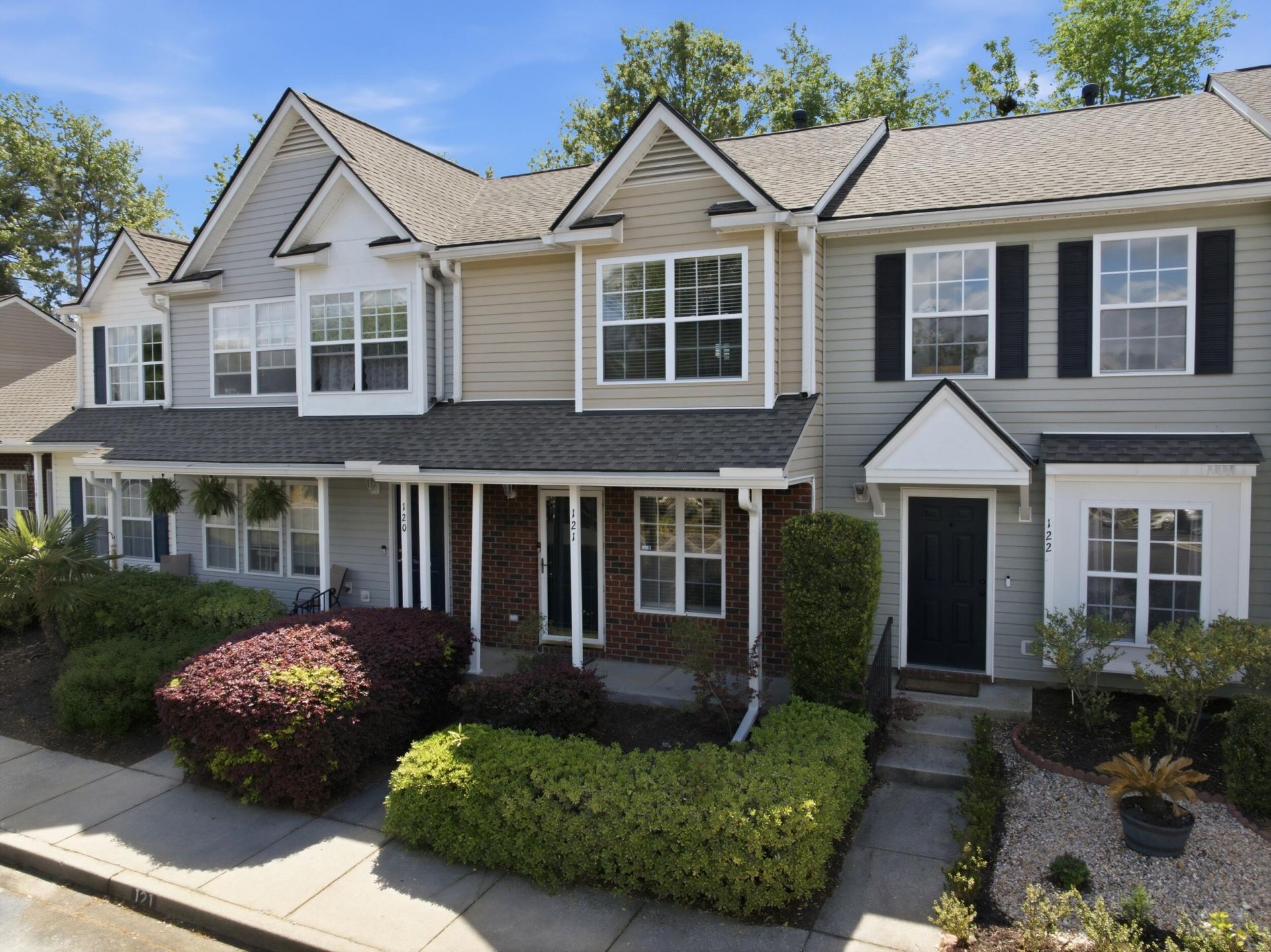 121 Hornby Circle Photo 27