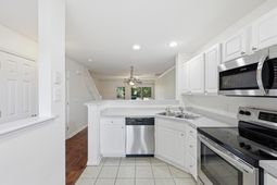 121 Hornby Circle photo 4