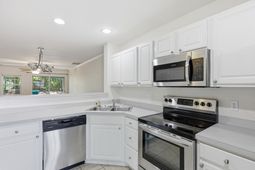 121 Hornby Circle photo 4