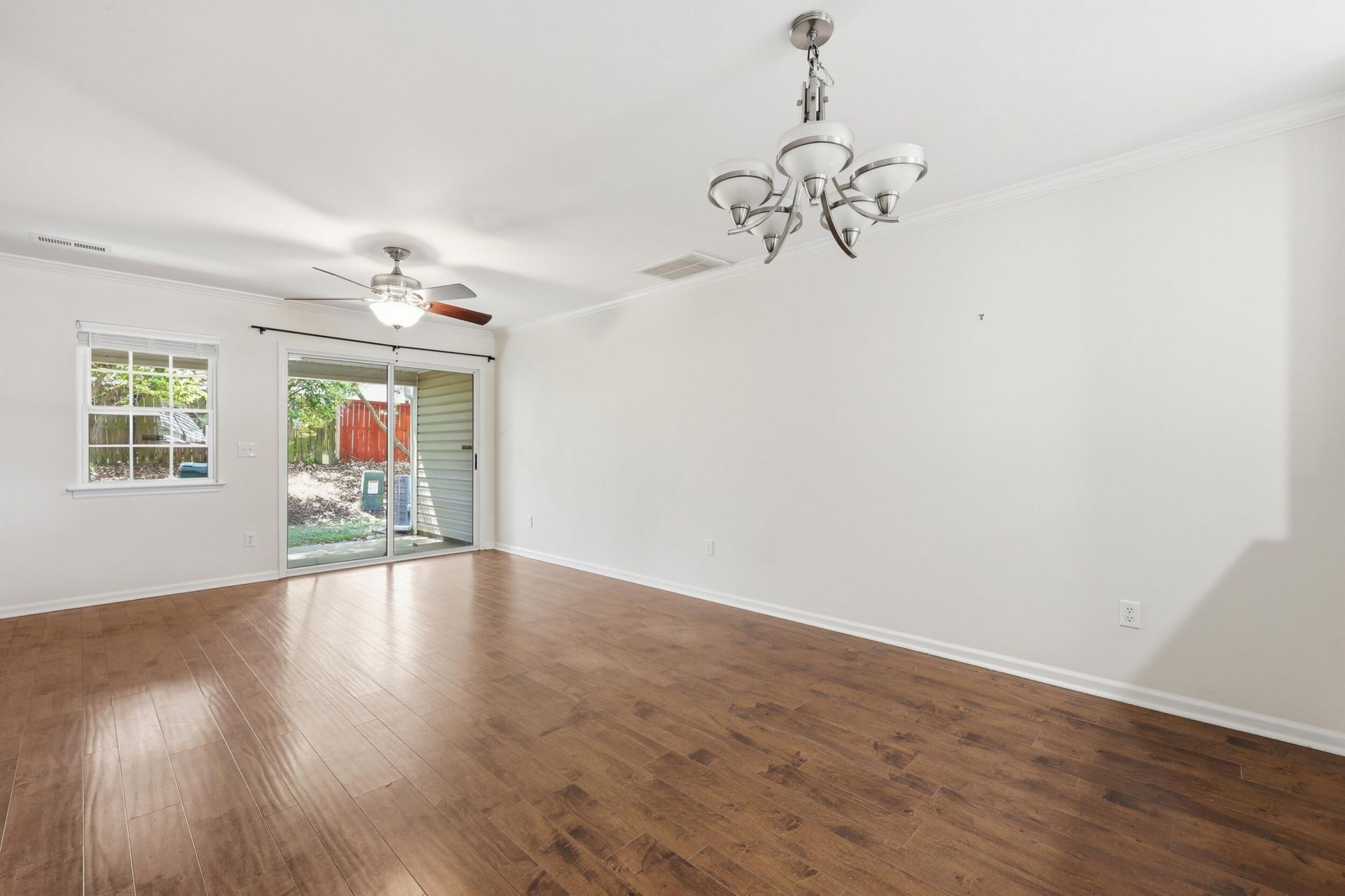 121 Hornby Circle Photo 6