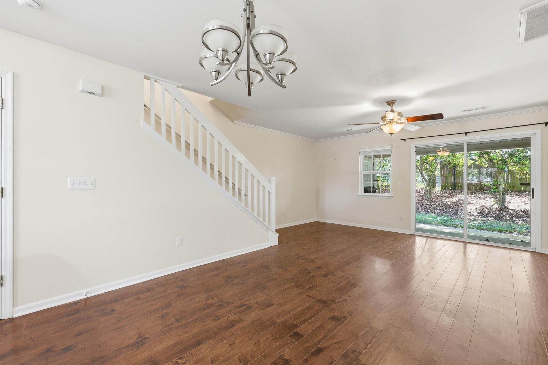 121 Hornby Circle Photo 7