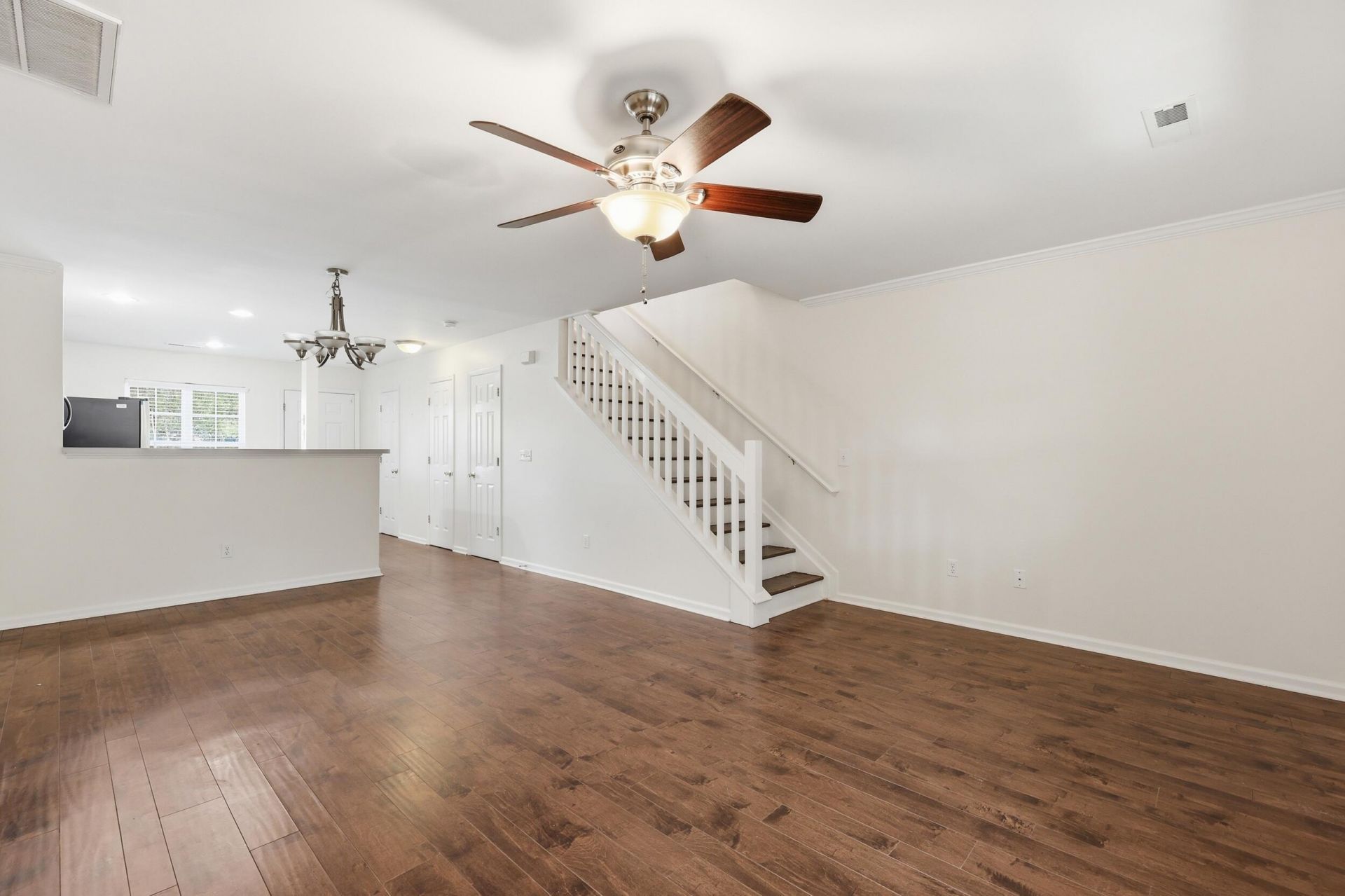 121 Hornby Circle Photo 9