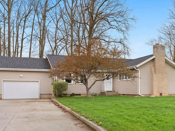 2224 Wayside Drive, Fort Wayne, IN 46818
