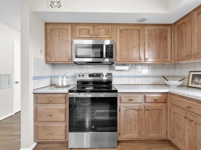 908 Clubview Boulevard N, Columbus, OH 43235 Photo 16