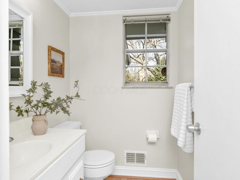 908 Clubview Boulevard N, Columbus, OH 43235 Photo 24