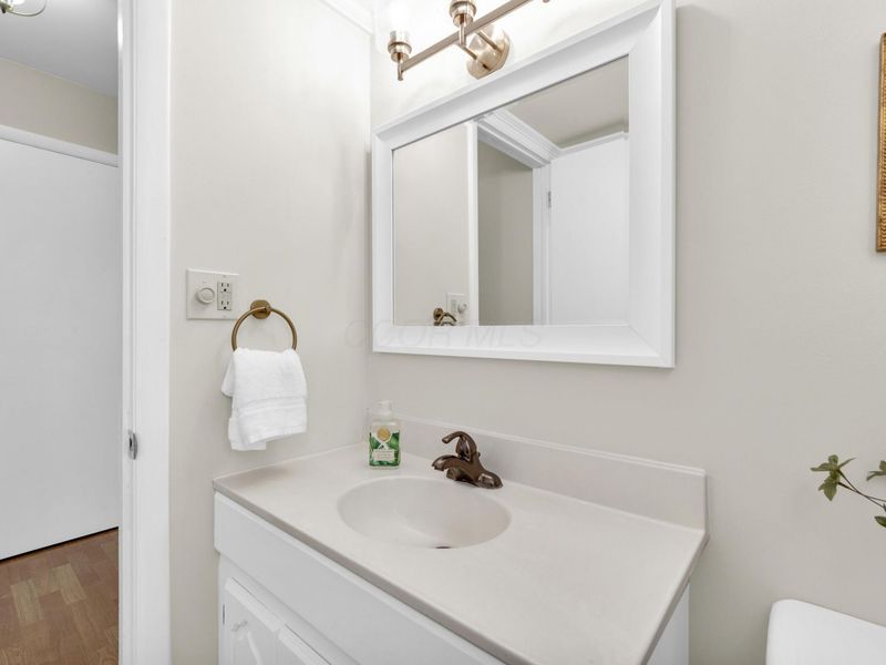 908 Clubview Boulevard N, Columbus, OH 43235 Photo 25