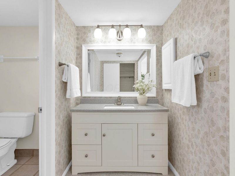 908 Clubview Boulevard N, Columbus, OH 43235 Photo 29