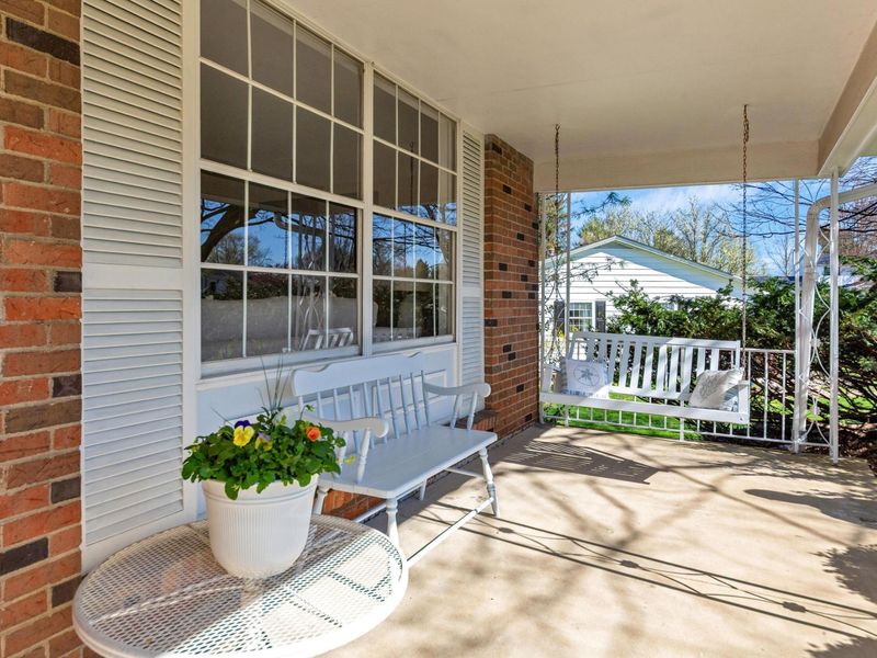 908 Clubview Boulevard N, Columbus, OH 43235 Photo 3