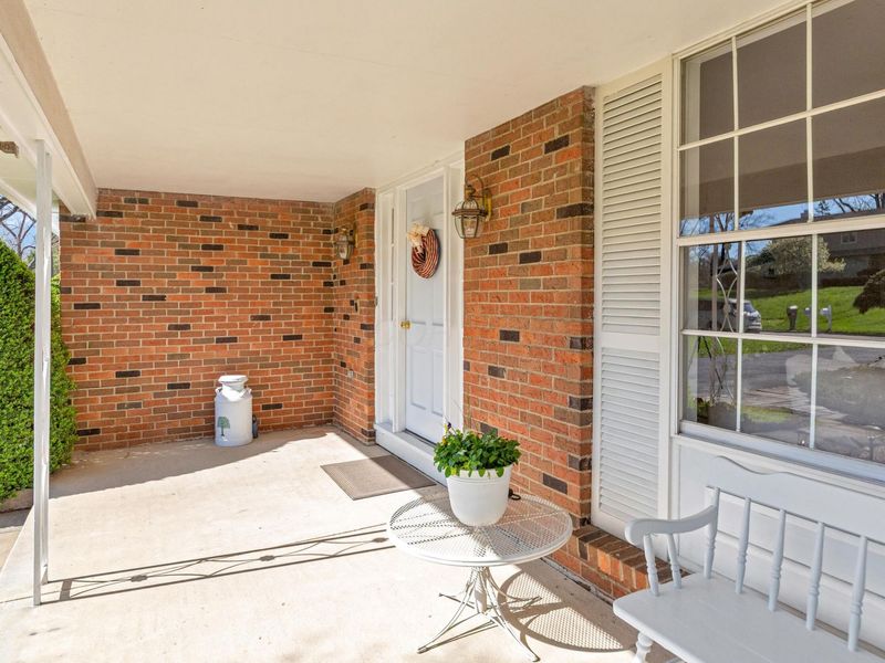 908 Clubview Boulevard N, Columbus, OH 43235 Photo 4