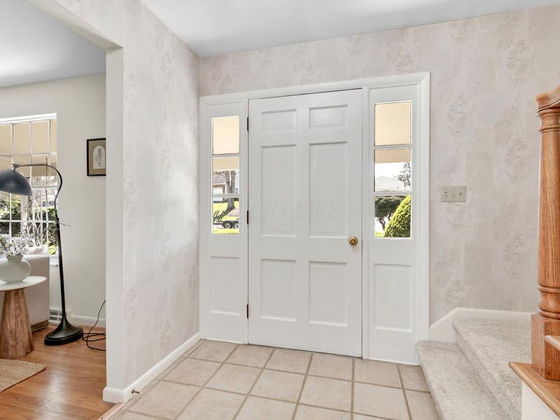 908 Clubview Boulevard N, Columbus, OH 43235 Photo 5