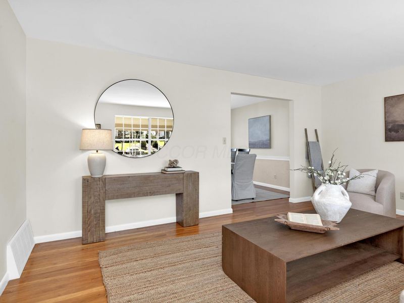 908 Clubview Boulevard N, Columbus, OH 43235 Photo 7