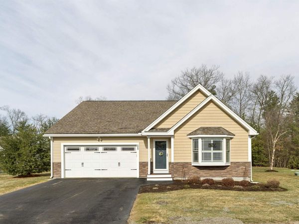 11 Castle Court, Kingston, NH 03848