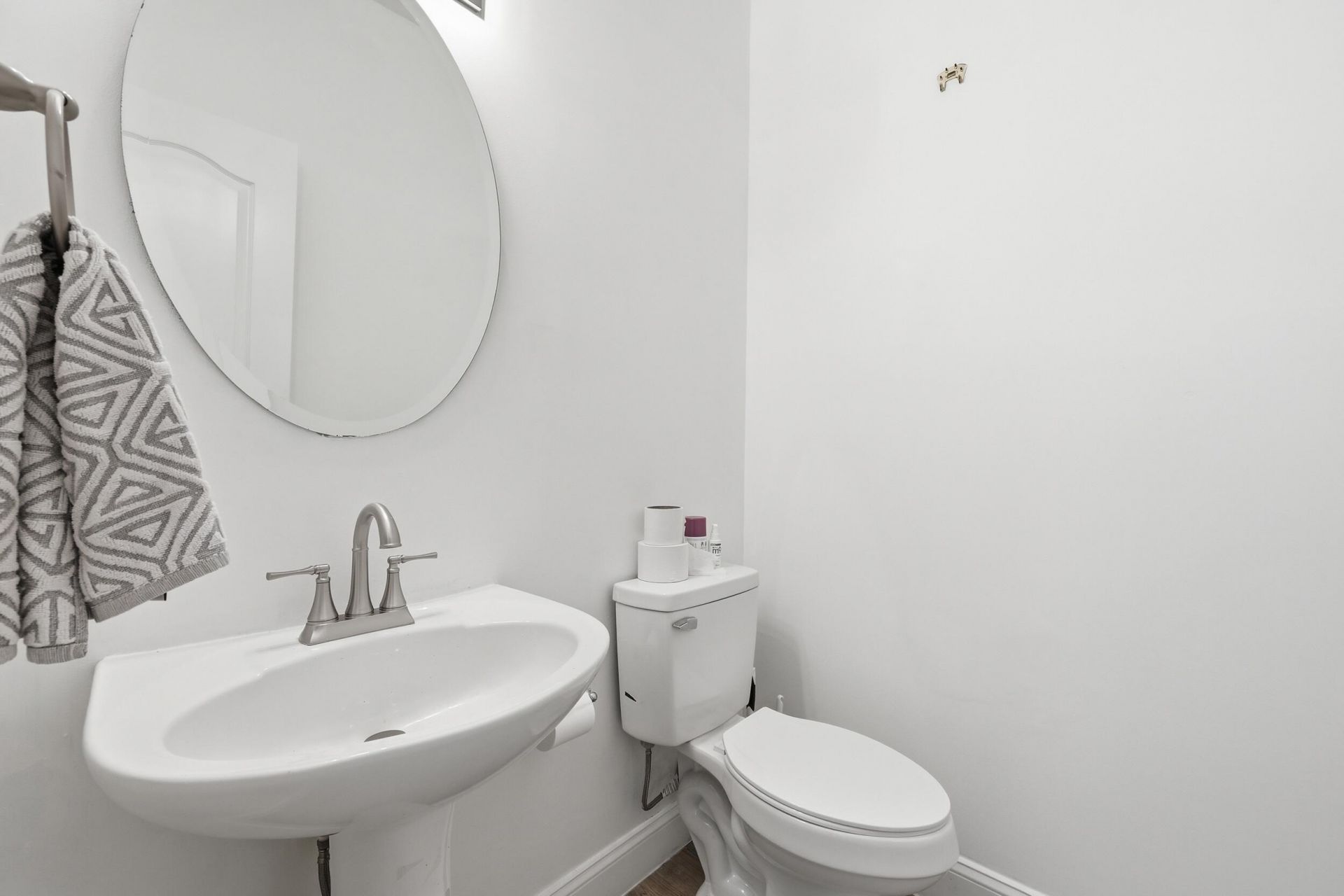 7786 Discovery Road Photo 11