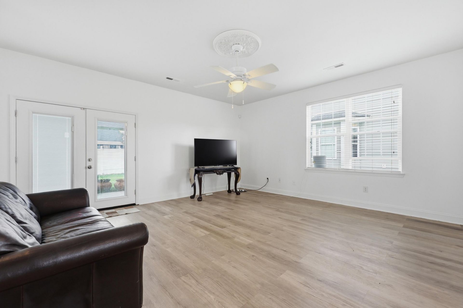 7786 Discovery Road Photo 4