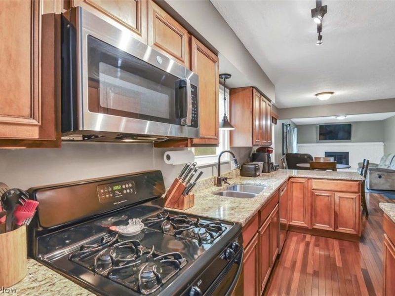 5782 Holland Drive , Hudson, OH 44236 Photo 9