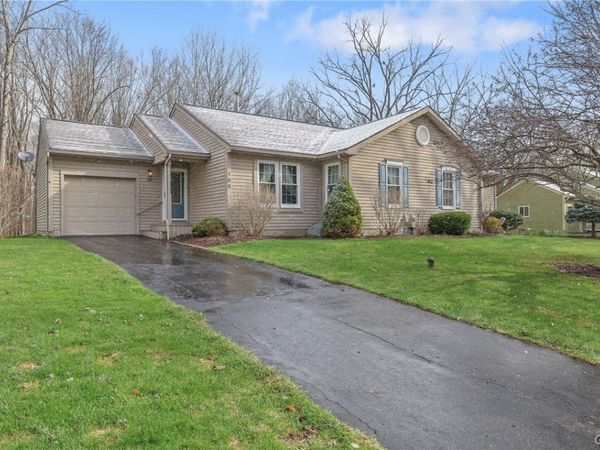 105 Niblick Circle , Baldwinsville, NY 13027