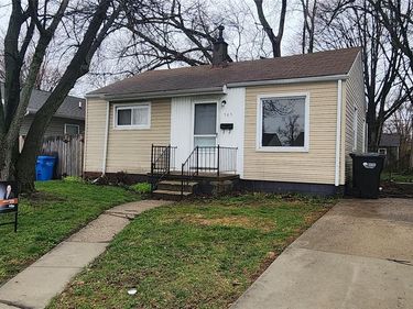585 E Harwood Avenue, Madison Heights, MI 48071
