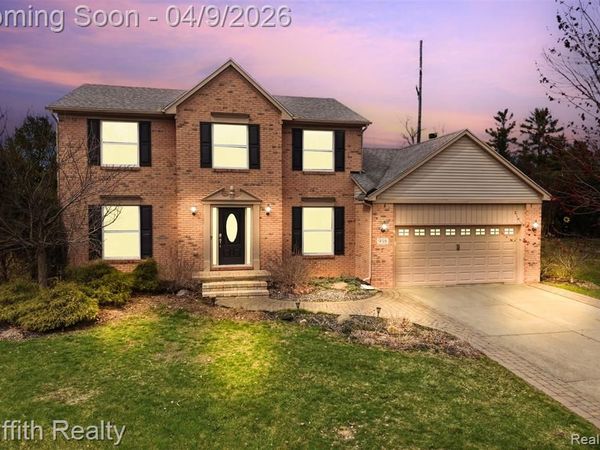 938 Meadowbrook Court, Milford Vlg, MI 48381