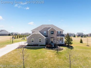 120 Crestview Drive, Oakland Twp, MI 48306