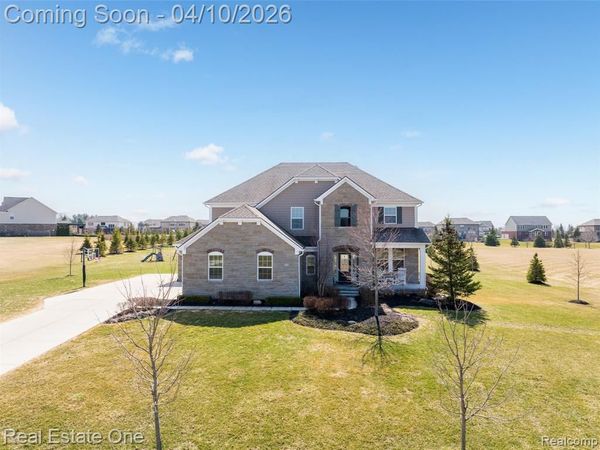 120 Crestview Drive, Oakland Twp, MI 48306