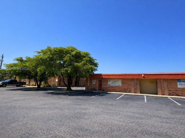 3900 Broadway , Fort Myers, FL 33901