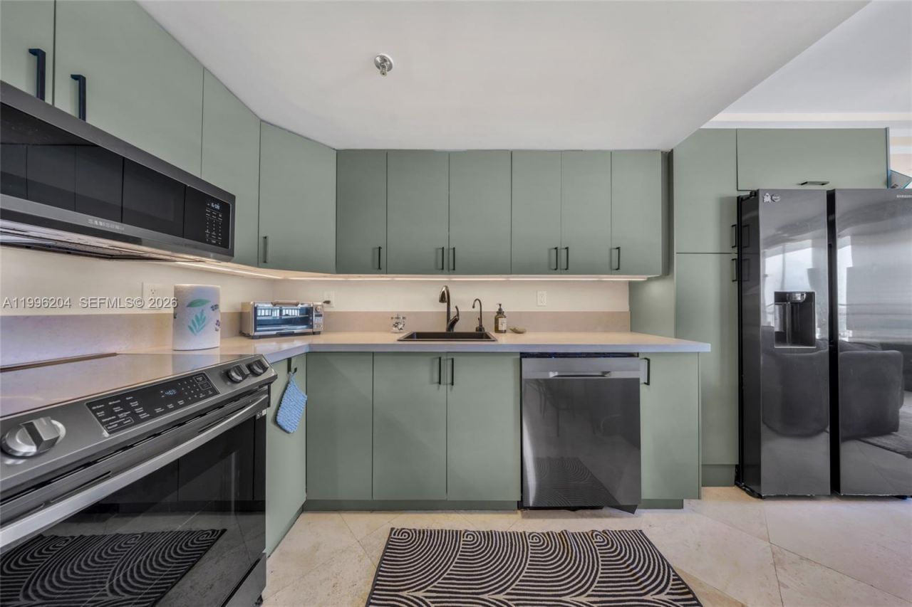 1621 Bay Rd , Unit 802, Miami Beach, FL 33139 Photo