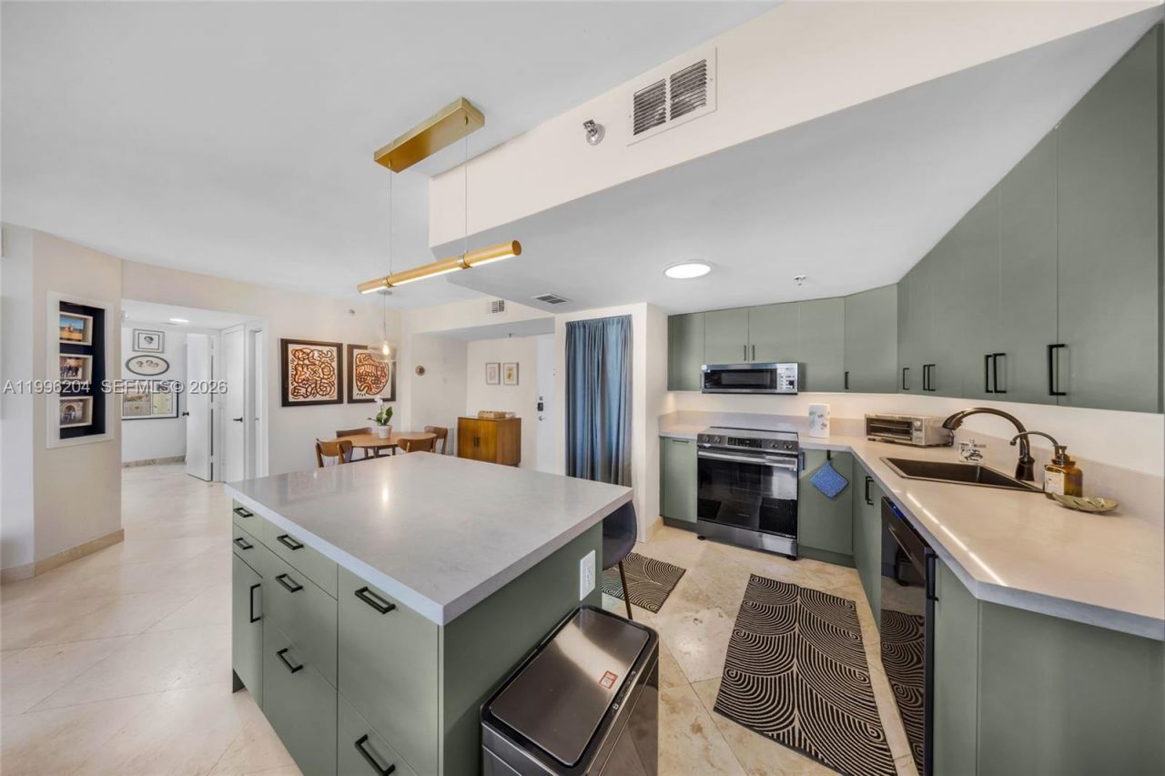 1621 Bay Rd , Unit 802, Miami Beach, FL 33139 Photo