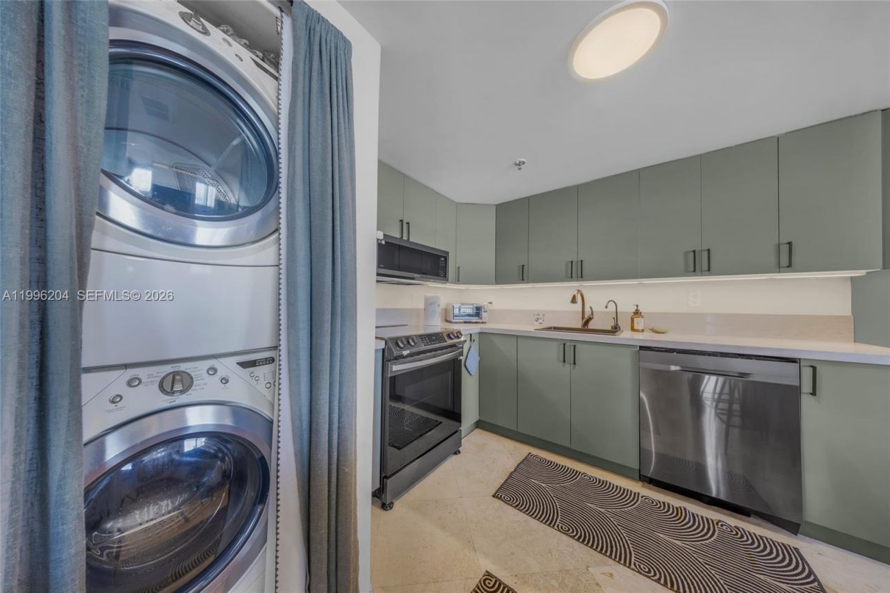 1621 Bay Rd , Unit 802, Miami Beach, FL 33139 Photo