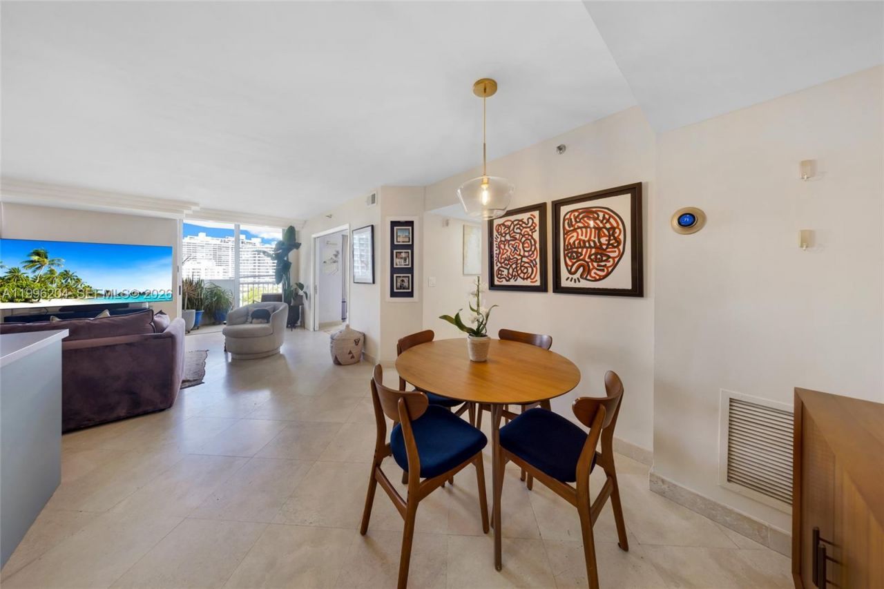 1621 Bay Rd , Unit 802, Miami Beach, FL 33139 Photo