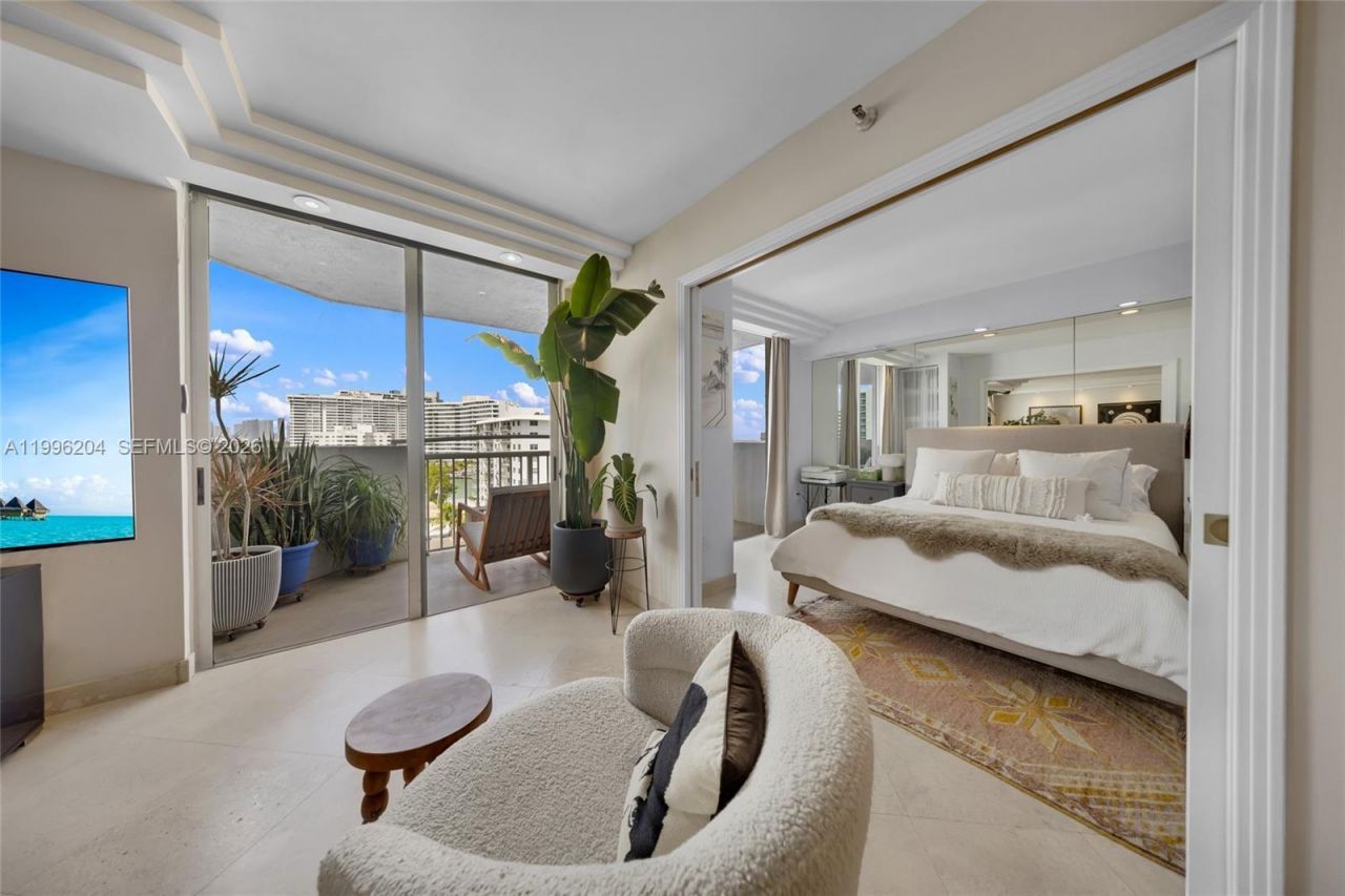 1621 Bay Rd , Unit 802, Miami Beach, FL 33139 Photo