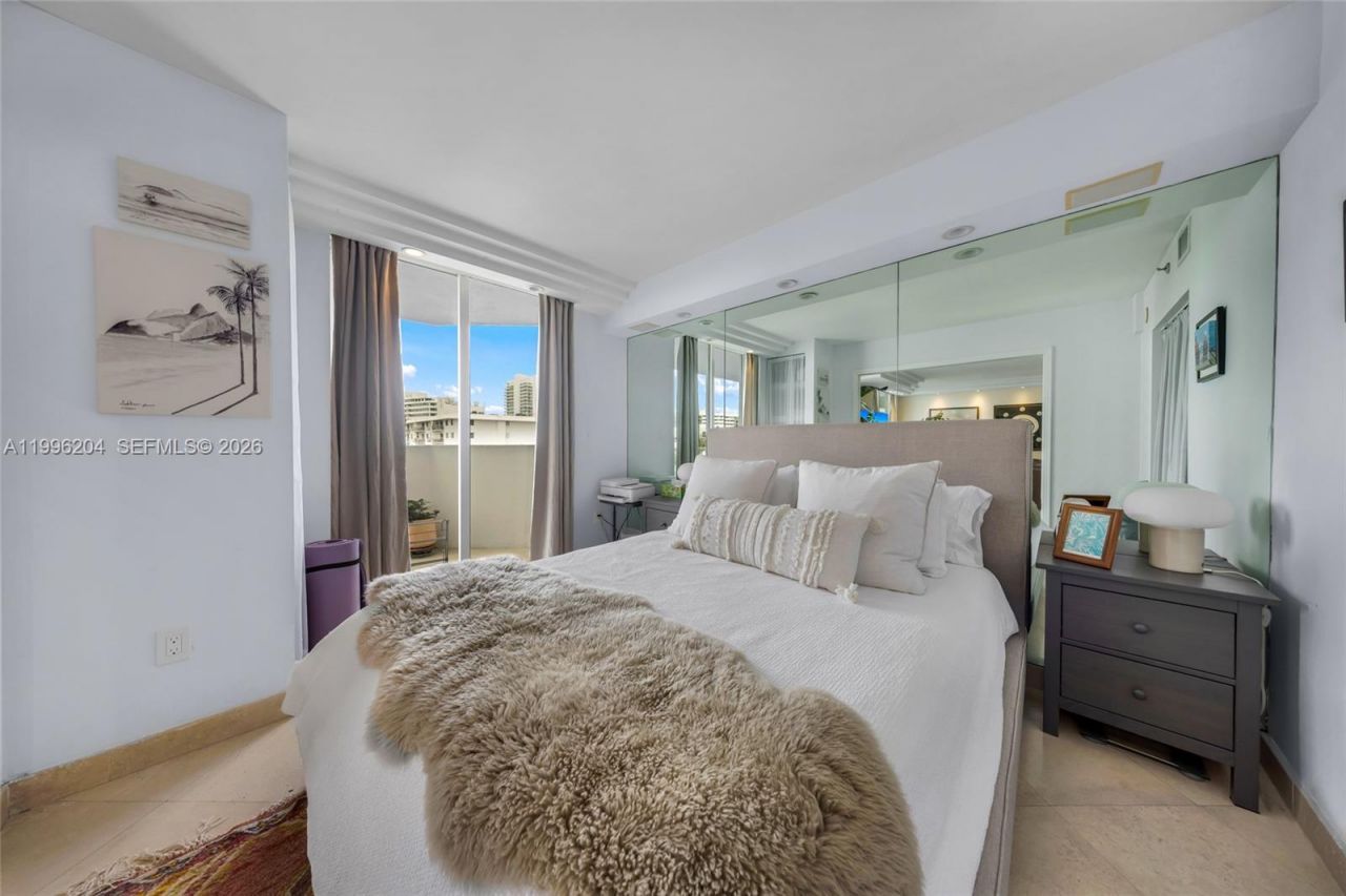 1621 Bay Rd , Unit 802, Miami Beach, FL 33139 Photo