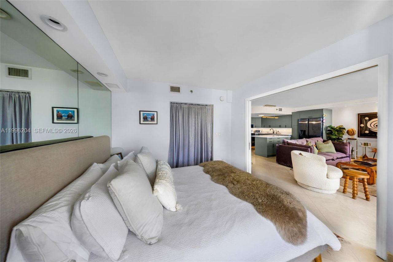 1621 Bay Rd , Unit 802, Miami Beach, FL 33139 Photo