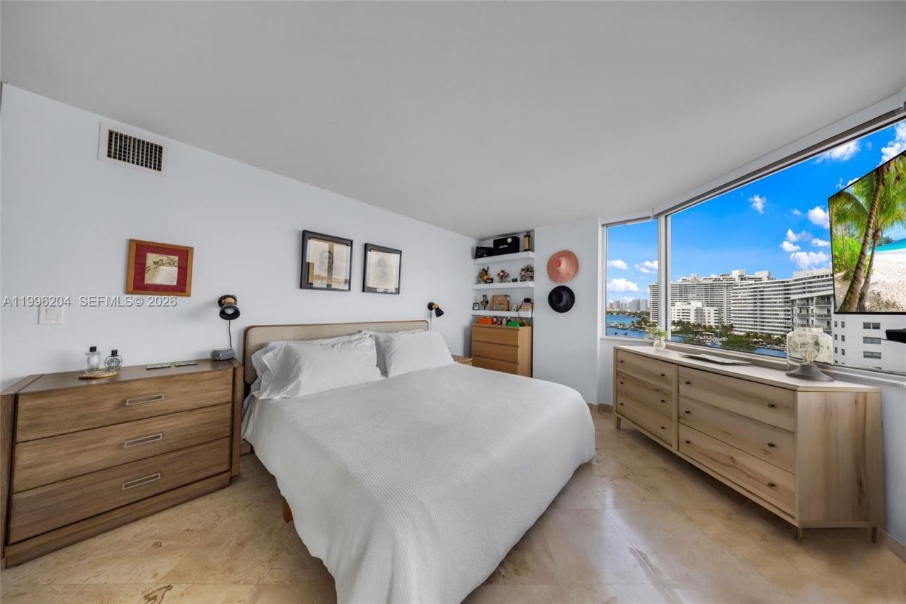 1621 Bay Rd , Unit 802, Miami Beach, FL 33139 Photo