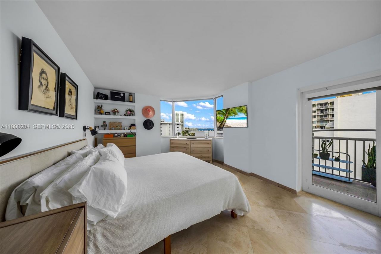1621 Bay Rd , Unit 802, Miami Beach, FL 33139 Photo