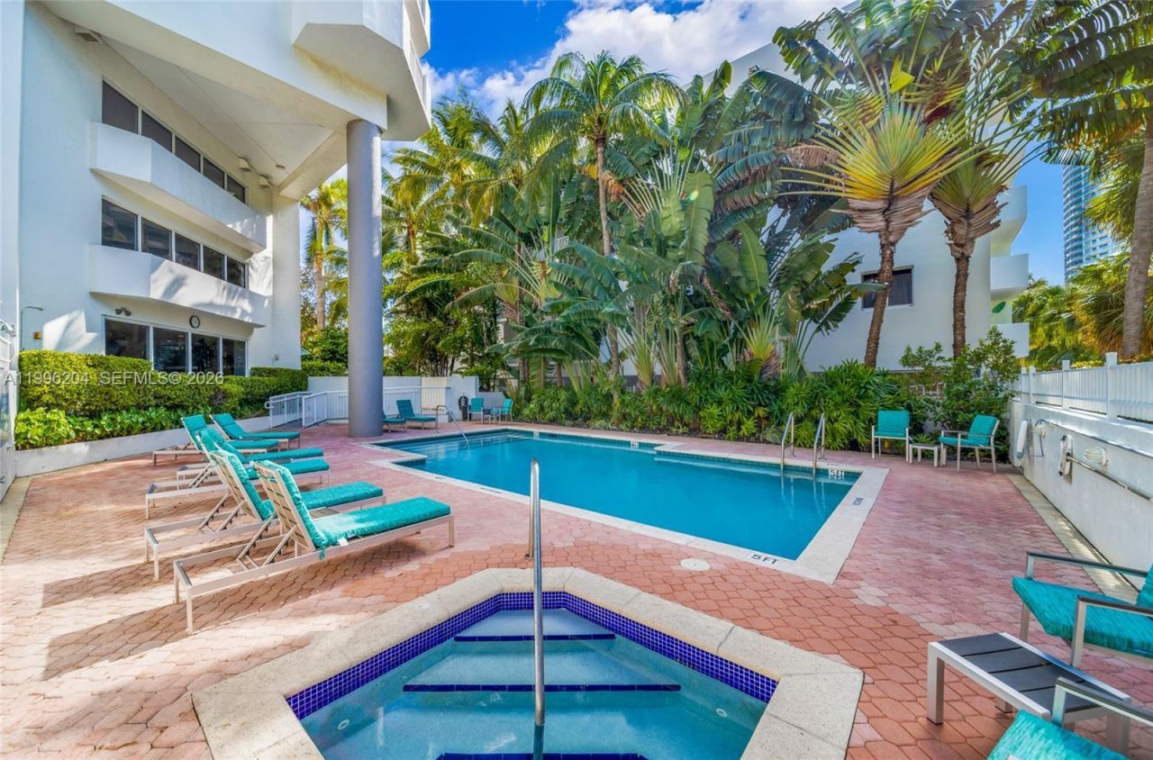 1621 Bay Rd, Unit 802, Miami Beach, FL 33139 Photo