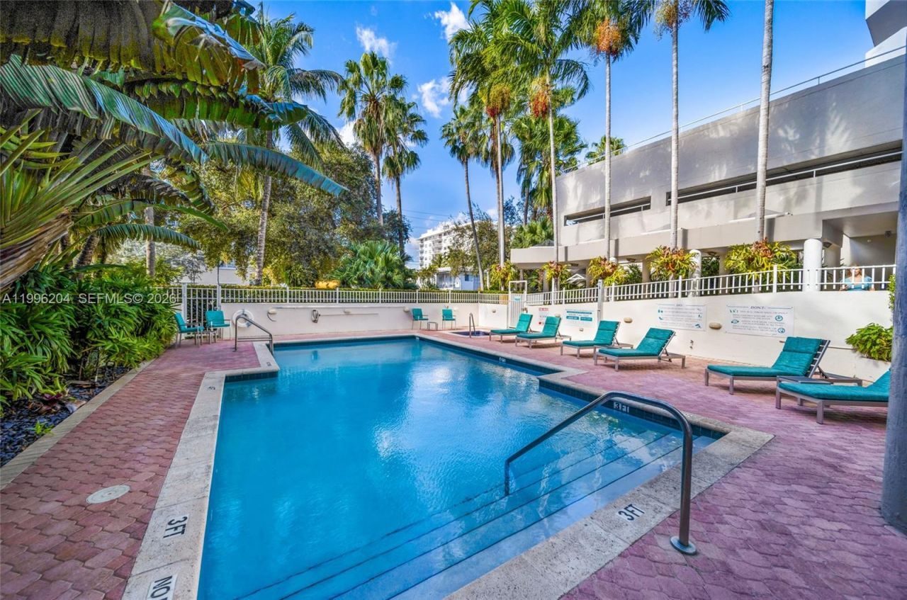 1621 Bay Rd, Unit 802, Miami Beach, FL 33139 Photo