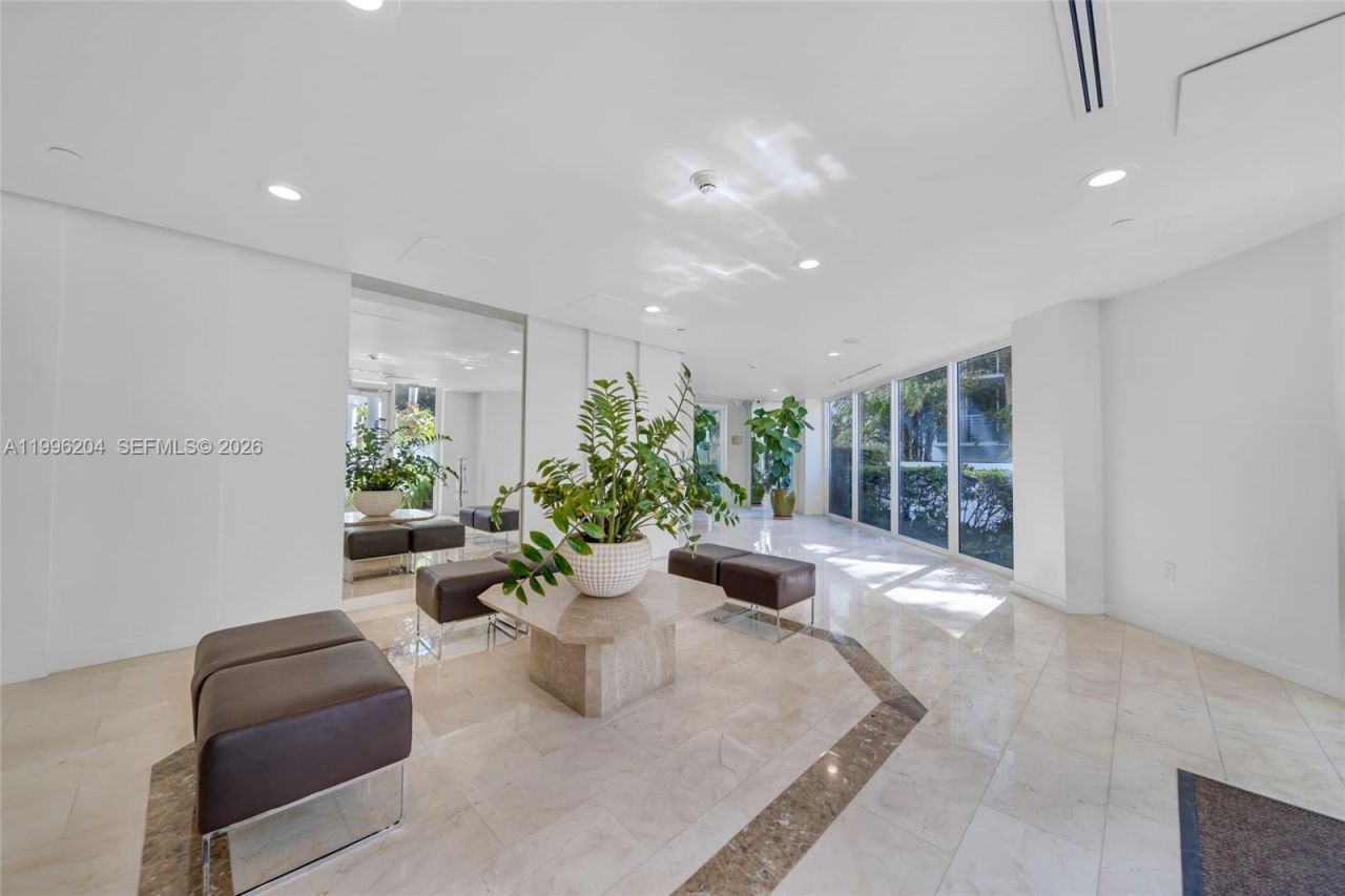 1621 Bay Rd , Unit 802, Miami Beach, FL 33139 Photo