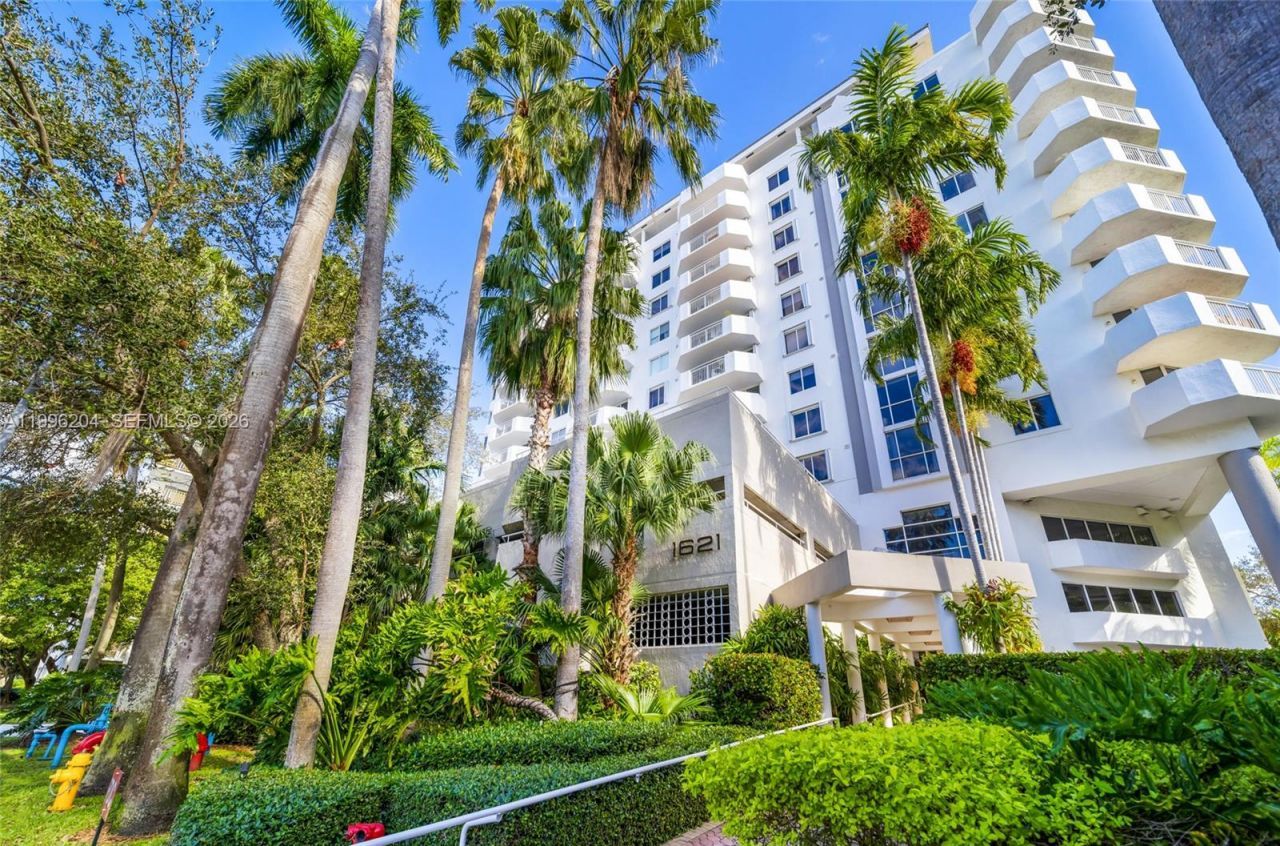 1621 Bay Rd , Unit 802, Miami Beach, FL 33139 Photo